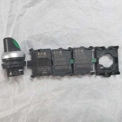 Eaton M22 Series Selector Switch M22-WRLK3-G Pushbutton 3-Way with Lamp and Auxiliary 24VDC New