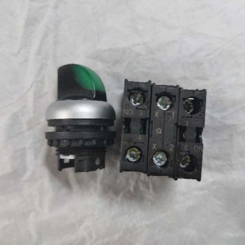 Eaton M22 Series Selector Switch M22-WRLK3-G Pushbutton 3-Way with Lamp and Auxiliary 24VDC New