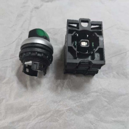 Eaton M22 Series Selector Switch M22-WRLK3-G Pushbutton 3-Way with Lamp and Auxiliary 24VDC New