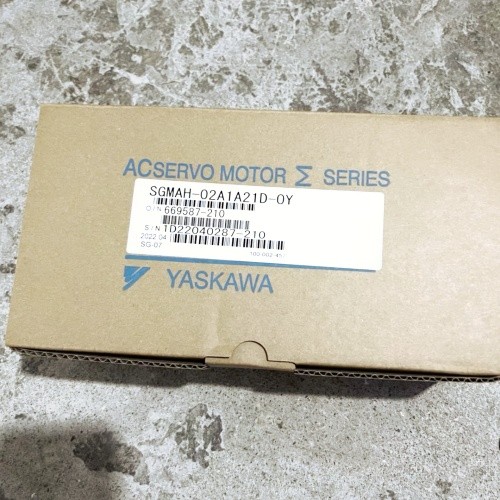 Yaskawa Electric Industrial 200W AC Servo Motor SGMAH-02A1A21D-OY 3000RPM 200V 2.1A New